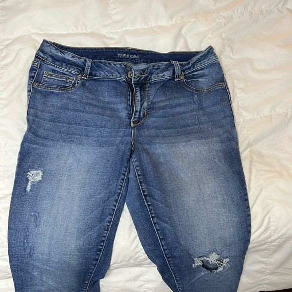 Maurice’s distressed stretchy skinny jeans. Size 16 regular - Picture 1 of 7